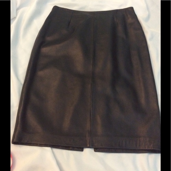 September move out sale!! Gorgeous Black Leather Pencil Skirt size 8 - Picture 8 of 16